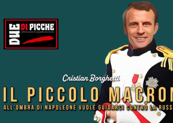 Il piccolo Macron all'ombra di Napoleone vuole guidarci contro la Russia