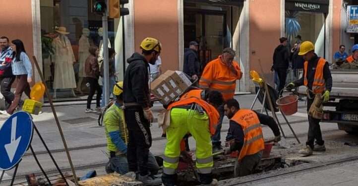 Via Ugo Bassi, inaugurata e già in manutenzione?