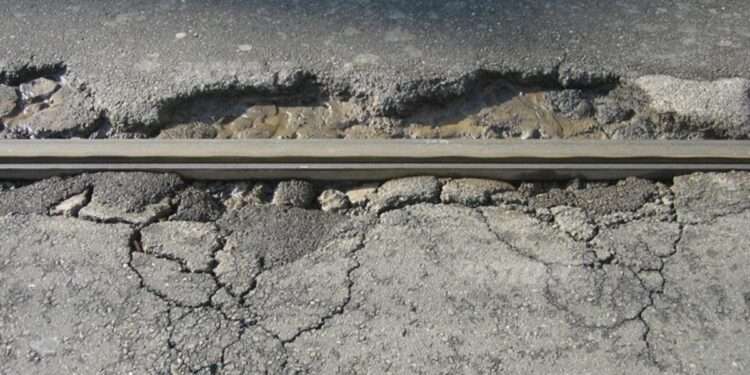 Strade dissestate: è cambiato il clima? Sicuramente non la voglia di prendere in giro i cittadini.