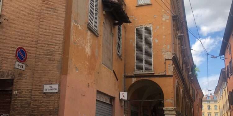 Patrimoni dispersi, anche l’Università non brilla. Un’intero edificio vuoto in via Val D’Aposa
