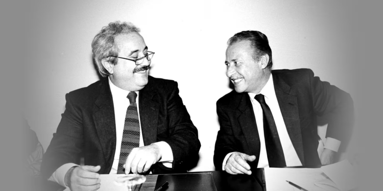 La manina di Travaglio per salvare l'amico Scarpinato. Sulla pelle di Falcone