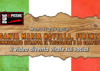 Santa Maria Novella, Firenze: immigrato strappa il tricolore e lo calpesta: il video diventa virale sui social